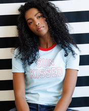 将图片加载到图库查看器,Sun Kissed Tee