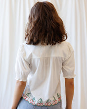 将图片加载到图库查看器,Cherry Cute Button Down