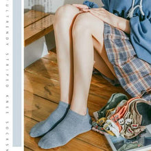 将图片加载到图库查看器,10-Pack: Embroidered Expression Women Socks