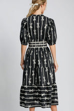 将图片加载到图库查看器,Bow Tie Print Notched Contrast Velvet Trim Midi Dress–Elegant Bow Tie Print, Modern Notched Neckline, Luxurious Velvet Trim, Sophisticated Midi Dress for Special Events