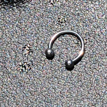 Load image into Gallery viewer, 16G STEEL HORSE SHOE Circular Barbell 3/8 3mm