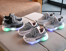 将图片加载到图库查看器,New Baby Flashing Lights Sneakers Toddler Little Kid LED Sneakers Children Luminous Shoes Boys Girls Sport Running Shoes