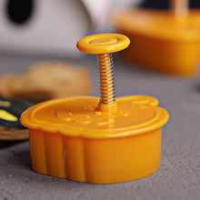 Load image into Gallery viewer, 4Pcs/set Plastic Christmas Christmas Tree Halloween Pumpkin Ghost Theme Cookie Cutter Plunger Fondant Chocolate Mold Halloween Cookie Cutters Thanksgiving Fall Christmas Cookie Cutters Biscuit Mold 3D Mini Fondant Cookie Tools