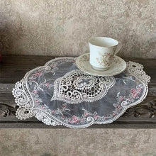 将图片加载到图库查看器,5-Pack: 3 Styles Vintage Lace Embroidery Placemat
