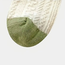 将图片加载到图库查看器,5-Pairs: Stylish Retro Floral Socks