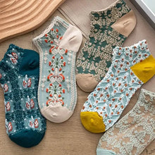 Load image into Gallery viewer, 5-Pairs: Vintage Court Style Short Socks