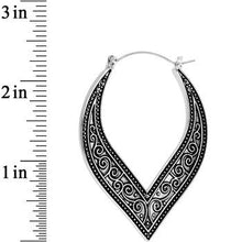 将图片加载到图库查看器,Fashion Forward Swirling Sense of Charm Tunnel Hoop Earrings