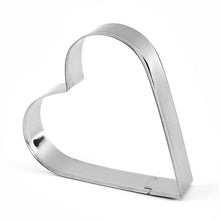 Load image into Gallery viewer, 5Pcs/Set Heart Shape Cookie Cutter Mold New Year Decoration Cake Biscuit Baking Tools Christmas Cookie Moulds Kitchen Tools Heart Shaped Cookie Cutters Stainless Steel Biscuit Pastry Cutters