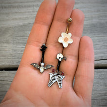 将图片加载到图库查看器,Black Skeleton Skull Rose Halloween Double Mount Belly Ring
