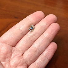 将图片加载到图库查看器,20G 1/4 Clear Blue Gem Gold Tone Royal Heart Nose Bone