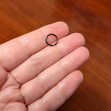 将图片加载到图库查看器,18G 5/16 Black PVD Grade 23 Titanium Bendable Hoop Ring