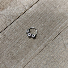 将图片加载到图库查看器,16G 3/8 Clear Blue Gem Festive Trio Snowflake Hinged Segment Ring
