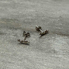 Load image into Gallery viewer, 20G ASTM F-136 Implant Grade Titanium Fashion Feathers Stud Earrings