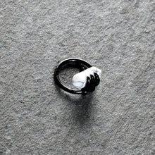 将图片加载到图库查看器,16G 3/8 White Howlite Black Claw Obelisk Hinged Segment Ring