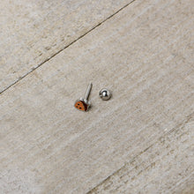 Load image into Gallery viewer, 16G 5/16 Acorn Face Brown Autumn Cartilage Tragus Earring