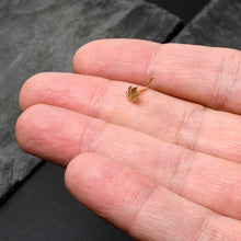 将图片加载到图库查看器,20G 1/4 Gold Tone Texture Pot Leaf L Shape Nose Ring
