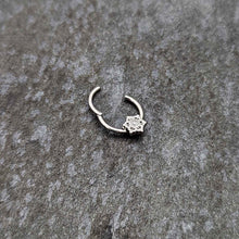 将图片加载到图库查看器,16G 3/8 Clear Gem Filigree Winter Snowflake Hinged Segment Ring