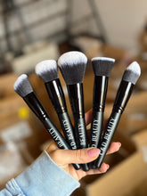 将图片加载到图库查看器,Makeup Brush Set
