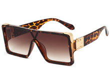 将图片加载到图库查看器,New Design New Stylish New Classic New Black & White Square Shape Sunglasses For Women New Fashionable Branded & Oversized Sun Glasses For Men New Luxury Shades Sunglasses For Men & Women