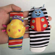 将图片加载到图库查看器,4 PCS Baby Rattle Toy Set Soft Animal Socks & Wrist Straps for Newborns 0–12 Months Educational Plush Toys