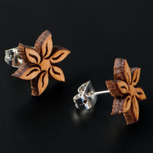 将图片加载到图库查看器,Natural Maple Wood Blooming Flowers Stud Earrings