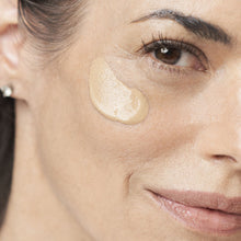 Load image into Gallery viewer, Tinted Moisturizer With SPF 40 Mineral Sunscreen