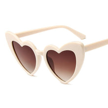 将图片加载到图库查看器,Elegant Retro Love Heart Sunglasses Women Big Frame Personality Sunglasses Fashion Cute Retro Cat Eye Vintage Sunglasses For Women and Girl
