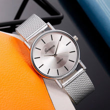 Load image into Gallery viewer, New Women's Casual Silicone Strap Quartz Watch Top Brand Girls Bracelet Clock Wrist Watch For Women and Girls