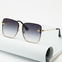Load image into Gallery viewer, New Fashion Lady Oversize Rimless Square Bee Sunglasses For Women With Small Bee Glasses Design Gradient Sunglasses With UV400