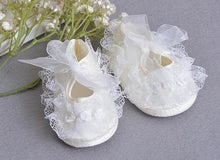 Load image into Gallery viewer, Baby Girls Princess Flowers White Elegant Luxury Shoes High Quality Lightweight Soft Sole Shoe