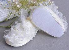 Load image into Gallery viewer, Baby Girls Princess Flowers White Elegant Luxury Shoes High Quality Lightweight Soft Sole Shoe