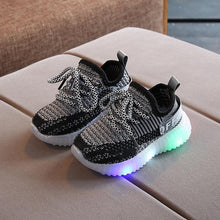 将图片加载到图库查看器,New Baby Flashing Lights Sneakers Toddler Little Kid LED Sneakers Children Luminous Shoes Boys Girls Sport Running Shoes