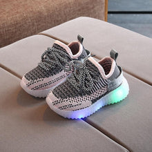 将图片加载到图库查看器,New Baby Flashing Lights Sneakers Toddler Little Kid LED Sneakers Children Luminous Shoes Boys Girls Sport Running Shoes