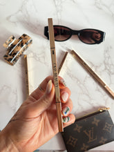 将图片加载到图库查看器,Precision Brow Defining Pencil