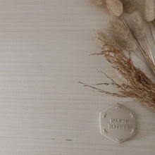 Load image into Gallery viewer, Pagua Bay Scent Coin by Isle de Nature