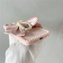 将图片加载到图库查看器,Cute Luxury Fashion 3d Bow Pearl Bracelet Girl Soft Case For iPhone 11 12 13 Pro Max 7 8 Plus Xr X Xs Se Anti-drop Cover Pearl Chain Bow Phone Case Ideal for iPhone Elegant Phone Case