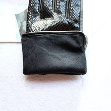 将图片加载到图库查看器,New Snake Print Leather Sheepskin Gloves Women's Fashion High Gloss Velvet Lining Autumn and Winter Warm Driving Gloves