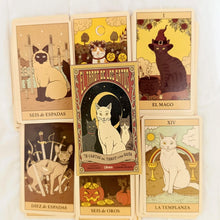 将图片加载到图库查看器,El Tarot de los Gatos – 78-Card Spanish Divination & Board Game Deck