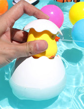 Load image into Gallery viewer, Baby Bathing Toy Duck Penguin Water Sprinkler