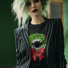 将图片加载到图库查看器,Holiday Vampire Wreath Black Tee Shirt