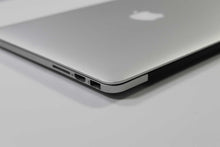 Load image into Gallery viewer, Apple MacBook Pro 13-inch 2014 2.6GHz Core i7 8GB RAM Integrated Graphics (Wear & Tear Special)