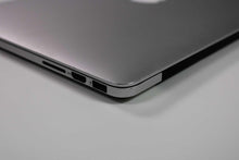 Load image into Gallery viewer, Apple MacBook Pro 15-inch 2013 2.6GHz Core i7 16GB RAM Dual GPU (Wear & Tear Special)