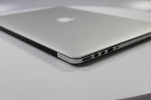 Load image into Gallery viewer, Apple MacBook Pro 15-inch 2014 2.8GHz Core i7 15" 16GB RAM Integrated Graphics (Wear & Tear Special)