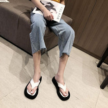 将图片加载到图库查看器,Black White Thick Bottom Flip Flops Women Famous Design Clip Toe Slippers Platform Slides Beach Comfort Thong Style Flip Flops Sandals For Women With Arch Support For Comfortable Walk