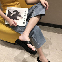将图片加载到图库查看器,Black White Thick Bottom Flip Flops Women Famous Design Clip Toe Slippers Platform Slides Beach Comfort Thong Style Flip Flops Sandals For Women With Arch Support For Comfortable Walk