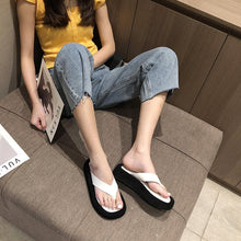 将图片加载到图库查看器,Black White Thick Bottom Flip Flops Women Famous Design Clip Toe Slippers Platform Slides Beach Comfort Thong Style Flip Flops Sandals For Women With Arch Support For Comfortable Walk