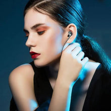 Load image into Gallery viewer, Classic Stereo 3.5mm Wired Control Earphone Stereo Headphones With Control Noise Isolating