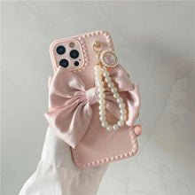 将图片加载到图库查看器,Cute Luxury Fashion 3d Bow Pearl Bracelet Girl Soft Case For iPhone 11 12 13 Pro Max 7 8 Plus Xr X Xs Se Anti-drop Cover Pearl Chain Bow Phone Case Ideal for iPhone Elegant Phone Case