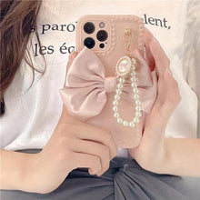 将图片加载到图库查看器,Cute Luxury Fashion 3d Bow Pearl Bracelet Girl Soft Case For iPhone 11 12 13 Pro Max 7 8 Plus Xr X Xs Se Anti-drop Cover Pearl Chain Bow Phone Case Ideal for iPhone Elegant Phone Case
