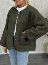 Load image into Gallery viewer, Modern Cozy Women Luxuriously Cozy Contrast Button Up Sherpa Jacket with Pockets For Fall & Winter